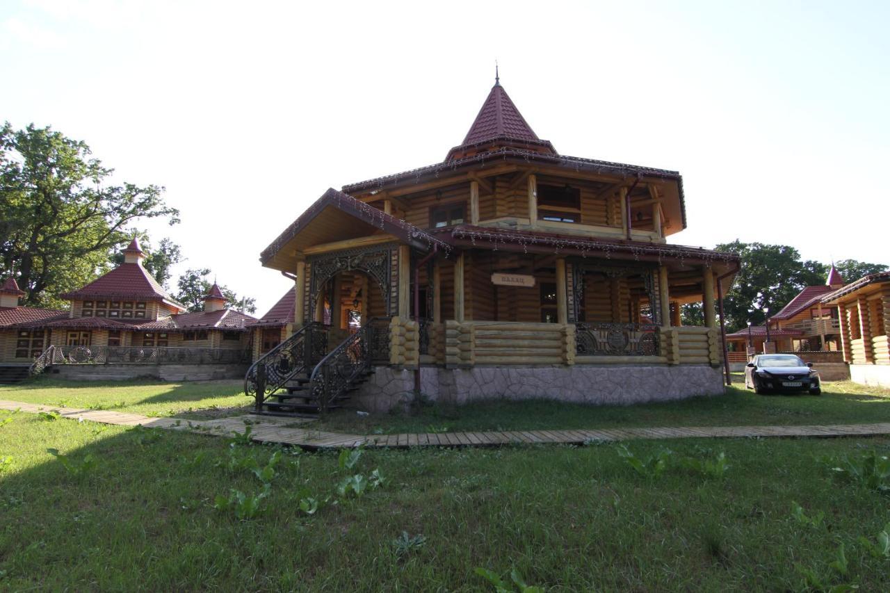 Загородный Комплекс Fort Pirnov Park Pirnove Exterior foto