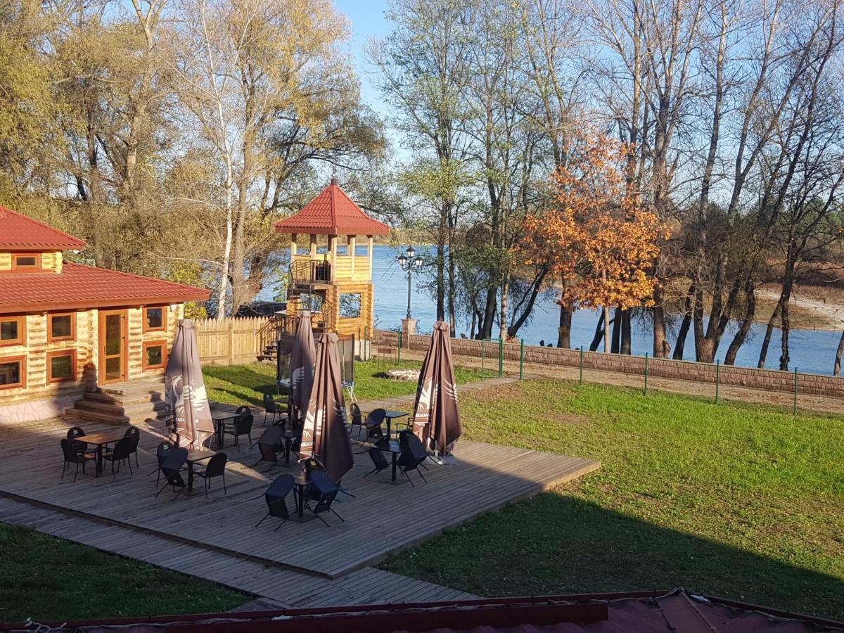 Загородный Комплекс Fort Pirnov Park Pirnove Exterior foto