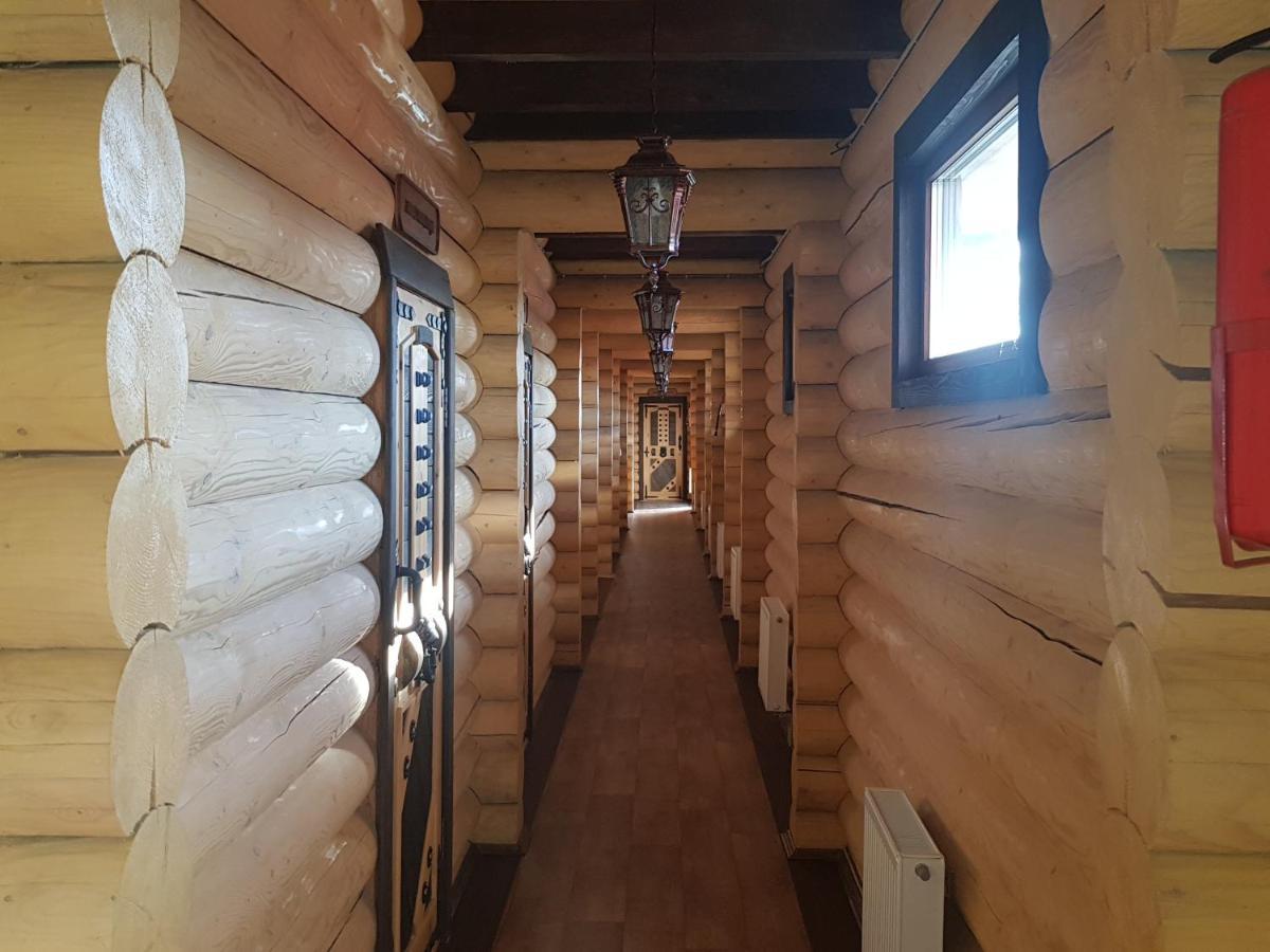 Загородный Комплекс Fort Pirnov Park Pirnove Exterior foto