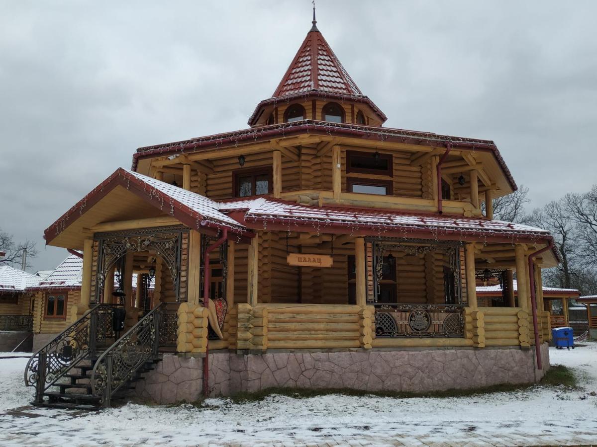 Загородный Комплекс Fort Pirnov Park Pirnove Exterior foto